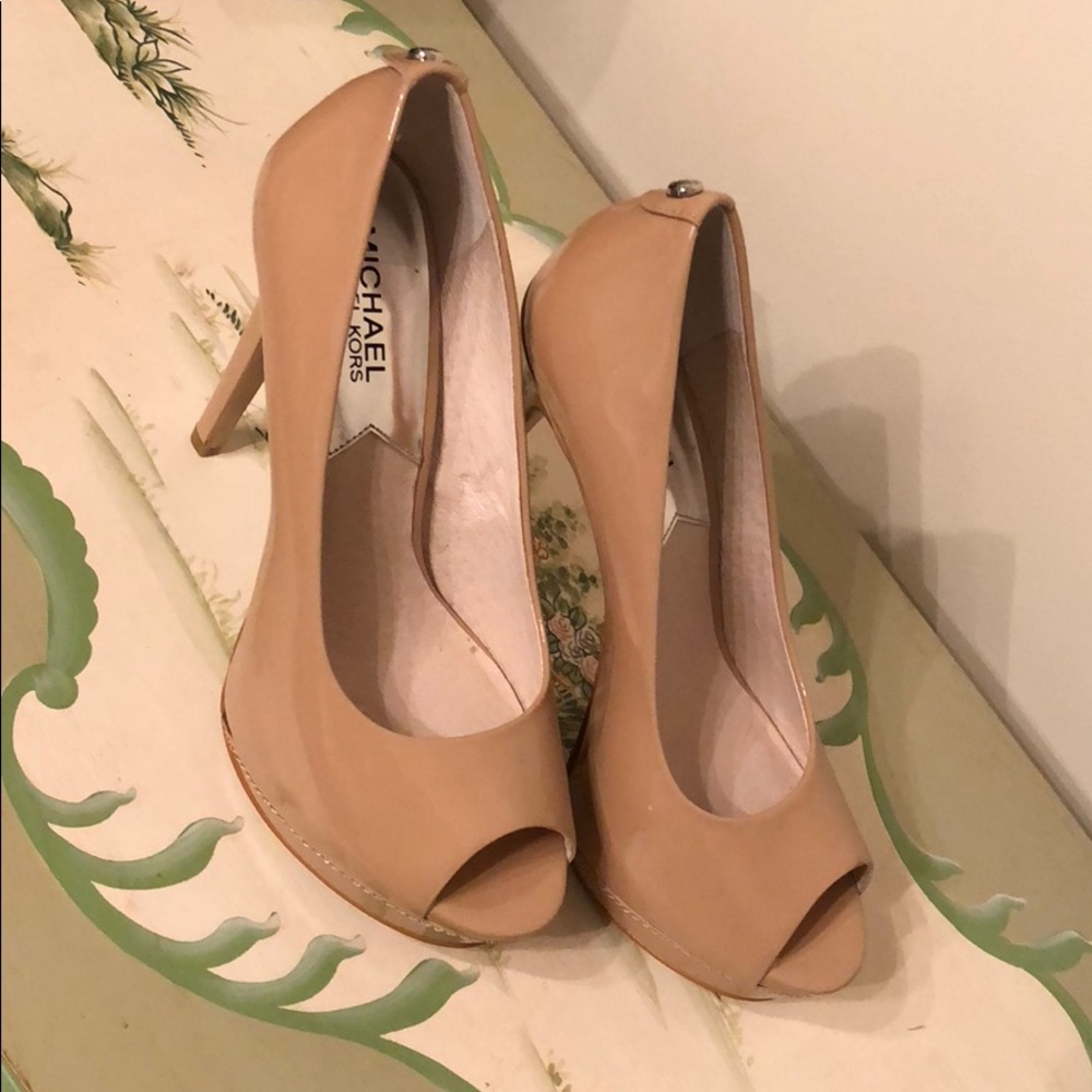 Michael kors nude pumps